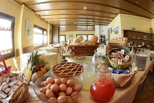 Crimea Wine Hotel Chiavenna Exterior foto