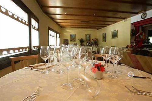 Crimea Wine Hotel Chiavenna Exterior foto