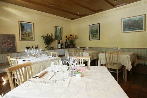 Crimea Wine Hotel Chiavenna Exterior foto