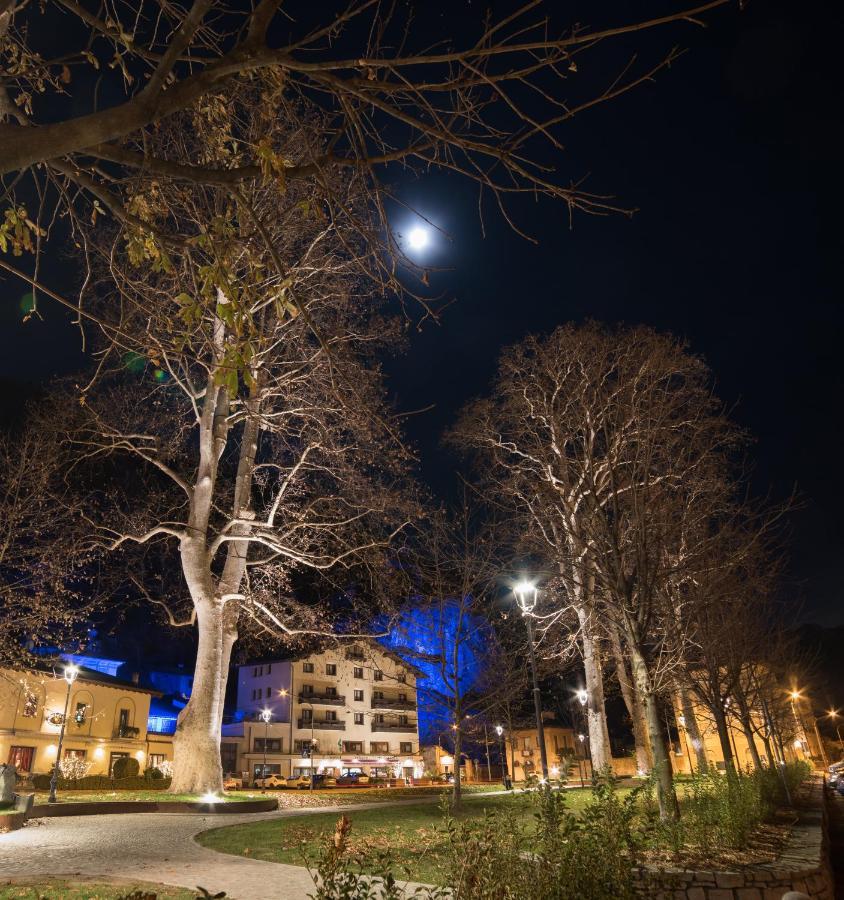 Crimea Wine Hotel Chiavenna Exterior foto