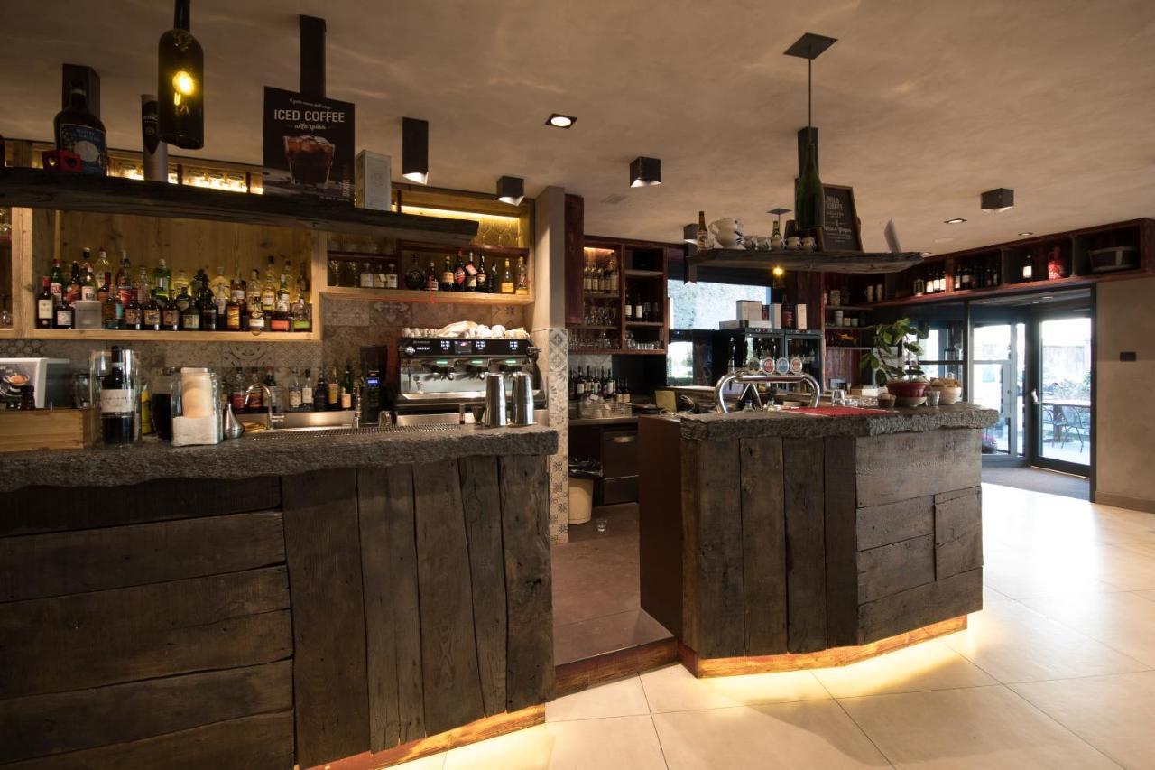 Crimea Wine Hotel Chiavenna Exterior foto