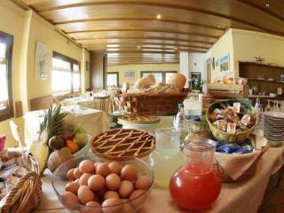 Crimea Wine Hotel Chiavenna Exterior foto